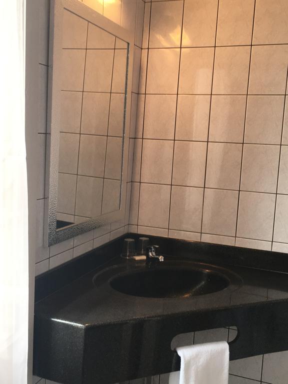 Hotel Du Centre - Restaurant Le P'Tit Gourmet Tonnerre Kültér fotó
