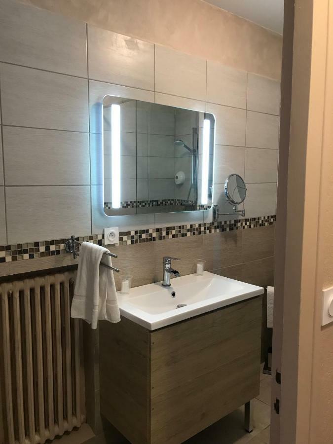 Hotel Du Centre - Restaurant Le P'Tit Gourmet Tonnerre Kültér fotó